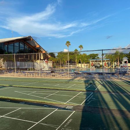 This Homestay Oasis Is The Cape'S Best Place To Stay Cape Coral Bagian luar foto