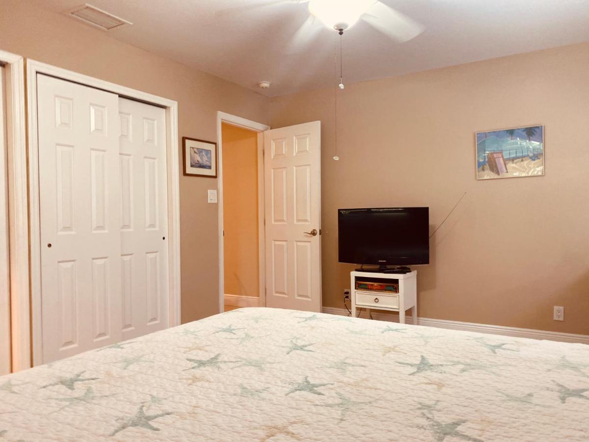 This Homestay Oasis Is The Cape'S Best Place To Stay Cape Coral Bagian luar foto