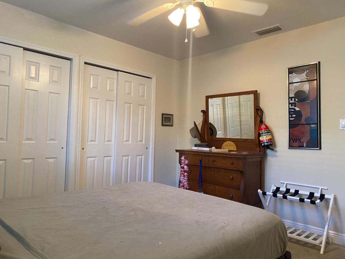This Homestay Oasis Is The Cape'S Best Place To Stay Cape Coral Bagian luar foto