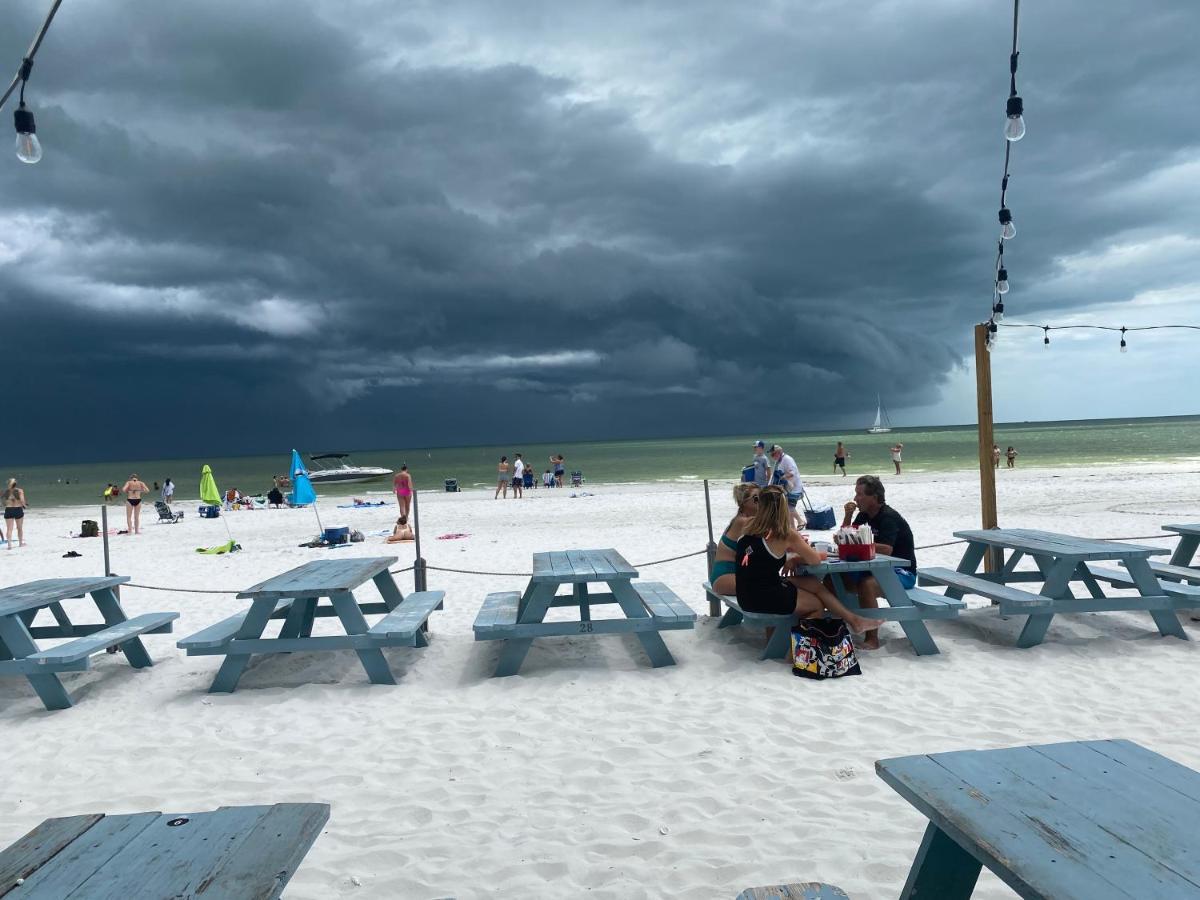This Homestay Oasis Is The Cape'S Best Place To Stay Cape Coral Bagian luar foto