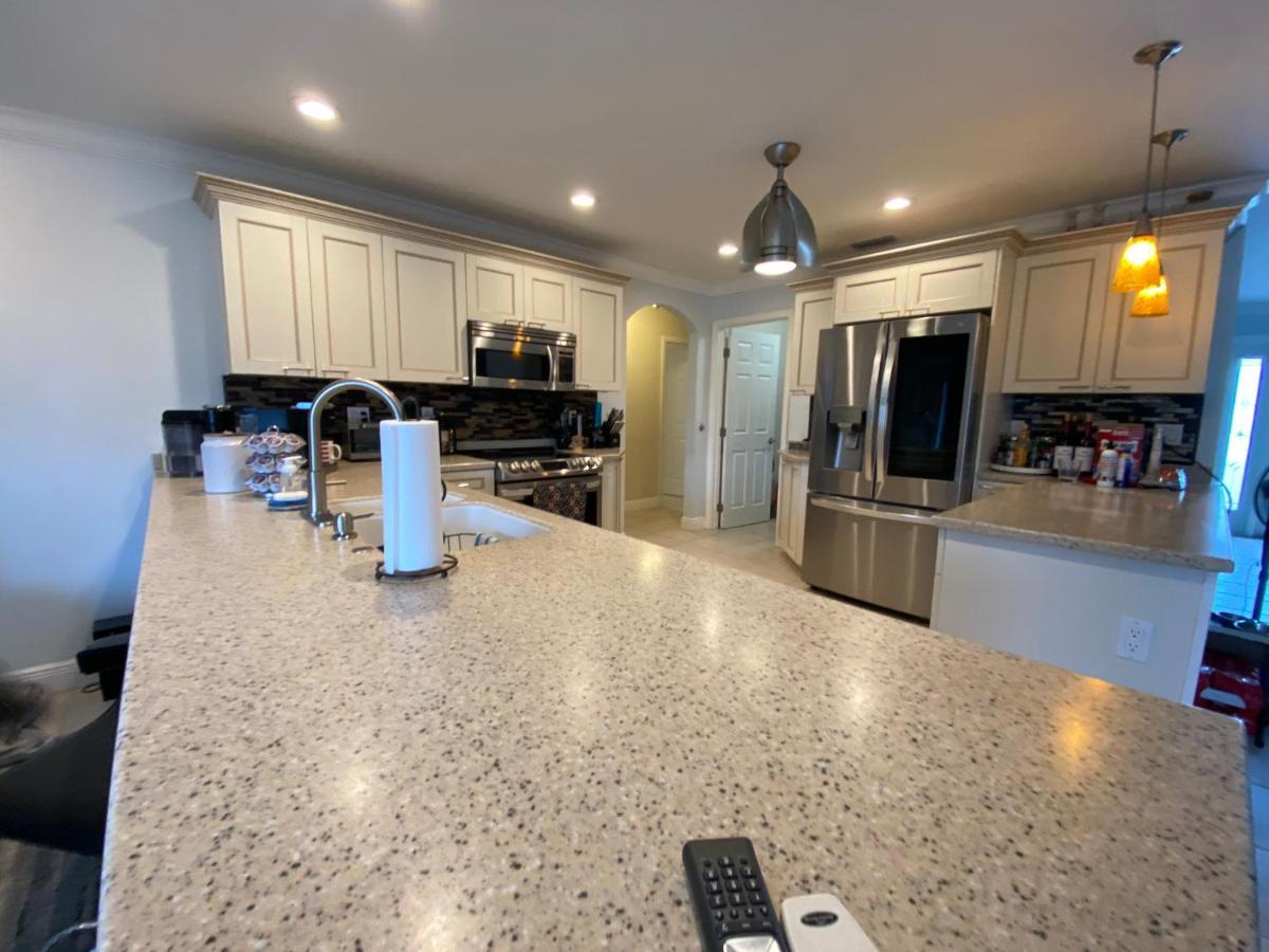 This Homestay Oasis Is The Cape'S Best Place To Stay Cape Coral Bagian luar foto