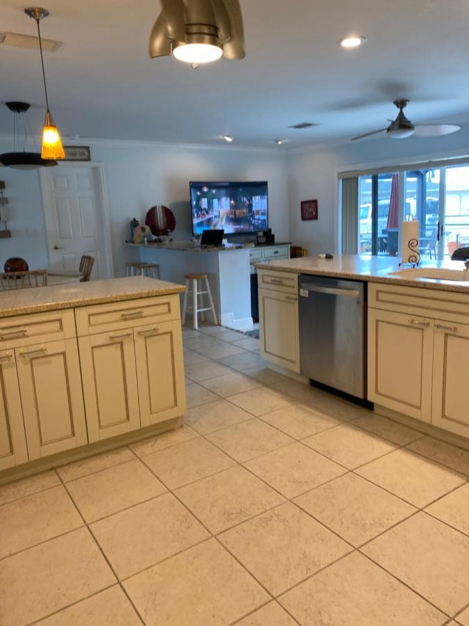 This Homestay Oasis Is The Cape'S Best Place To Stay Cape Coral Bagian luar foto