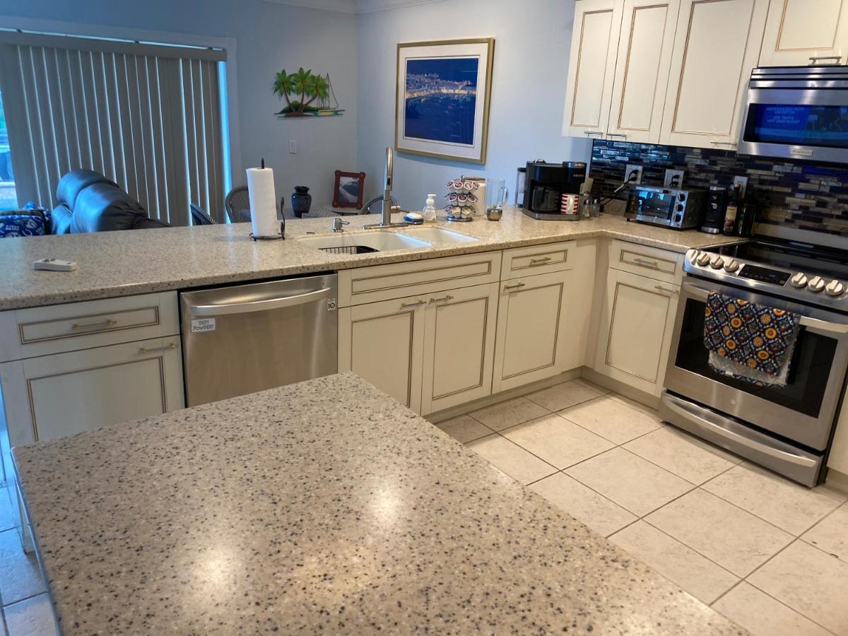 This Homestay Oasis Is The Cape'S Best Place To Stay Cape Coral Bagian luar foto